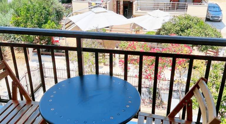 Beautiful serviced apartment with terrace & yard | Next to the beach | Perfect for remote work | Dogs allowed — photo 3