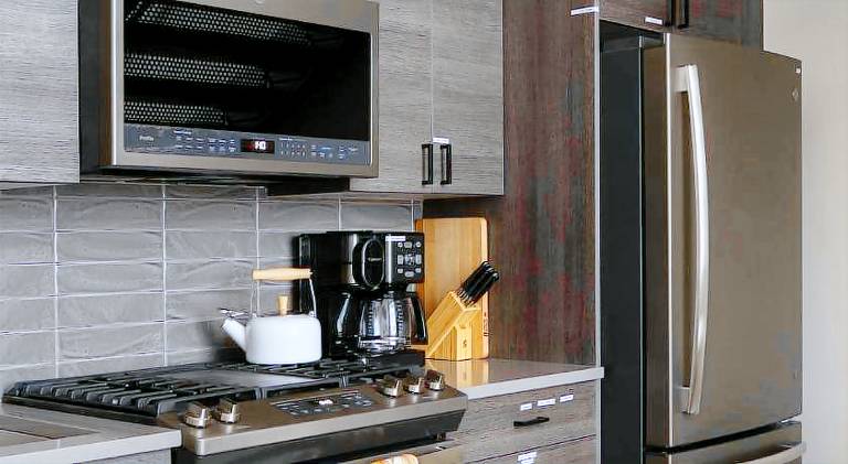 Gorgeous Midtown Condo — photo 4