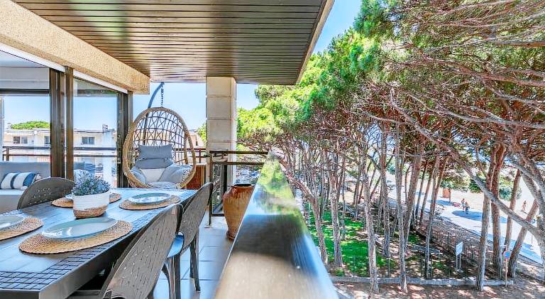 Fully equipped rental apartment with patio, private pool & yard | Next to the beach | Suitable for remote work | Pets allowed — photo 3