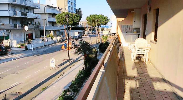 Apartment with 2 rooms for 5 persons in Alba Adriatica