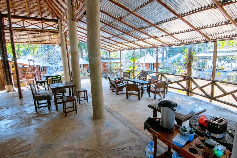 White Sand Beach Bungalows — photo 3