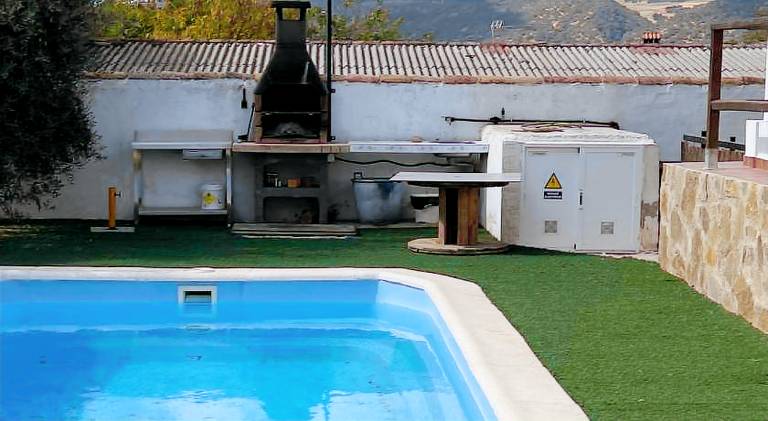 Vacation home with pool — photo 4