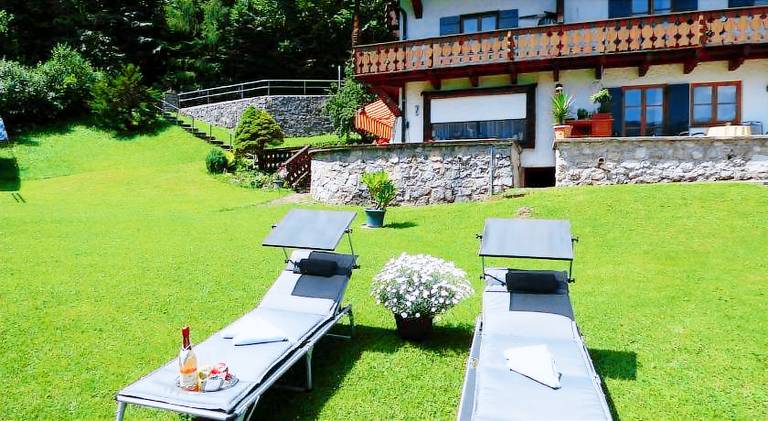 Holiday apartment with patio, garden & barbeque — photo 4