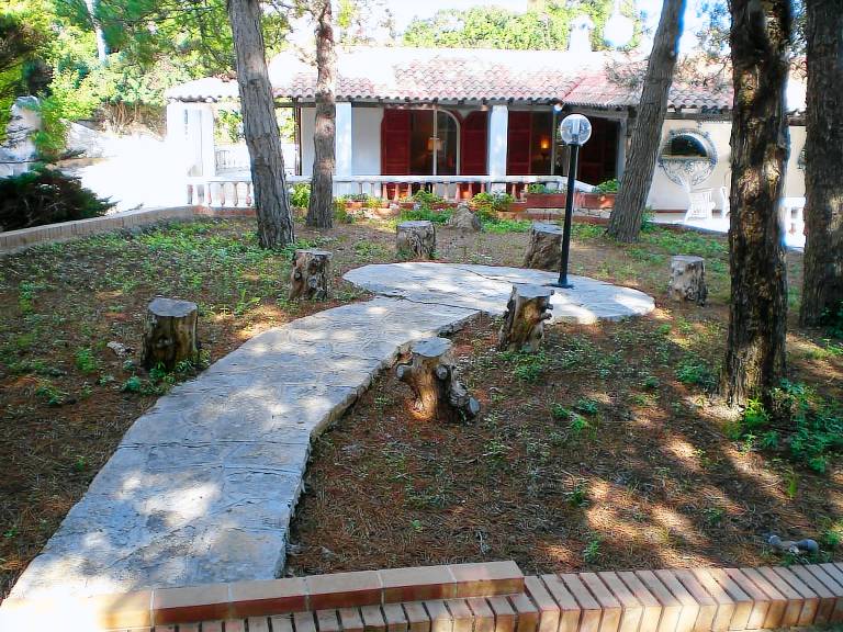 Villa with garden, terrace & private pool | Beach view — photo 5
