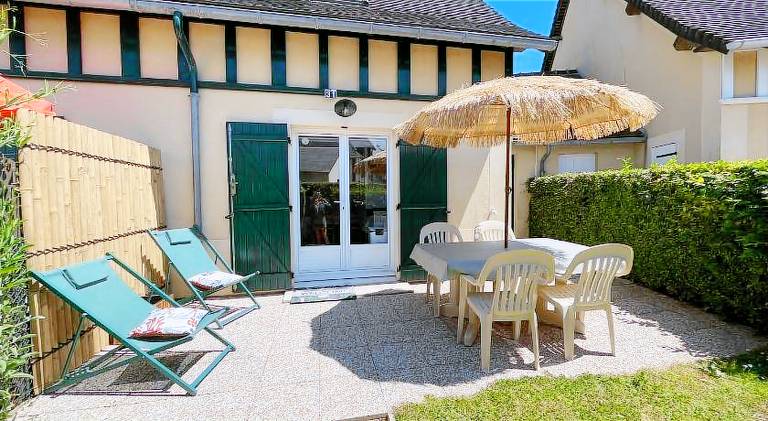 Vacation home with pool in Cabourg