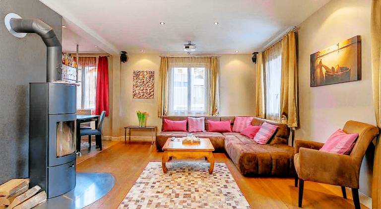 Lake and Mountain View Villa with Whirlpool and Free Parking in Huenibach — photo 2