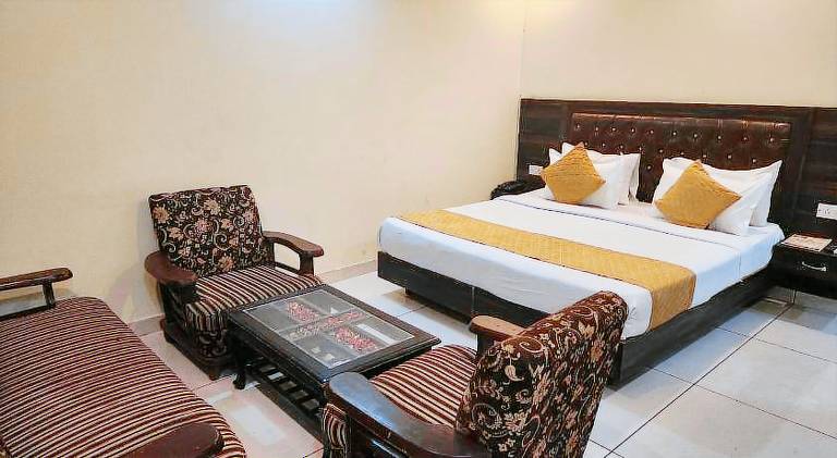 Hotel O City Lite Near Delhi Airport