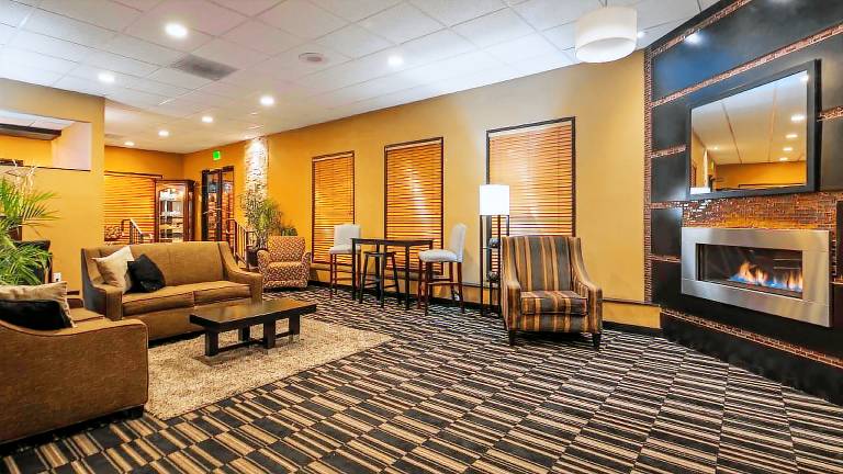 Best Western Yuma Mall Hotel & Suites — photo 4