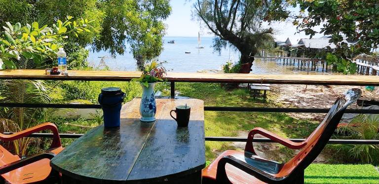 Old Sailor's Sunrise Beach Front House — photo 2
