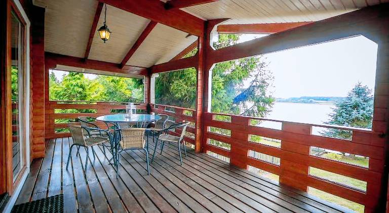 Lodge with terrace & garden — photo 4
