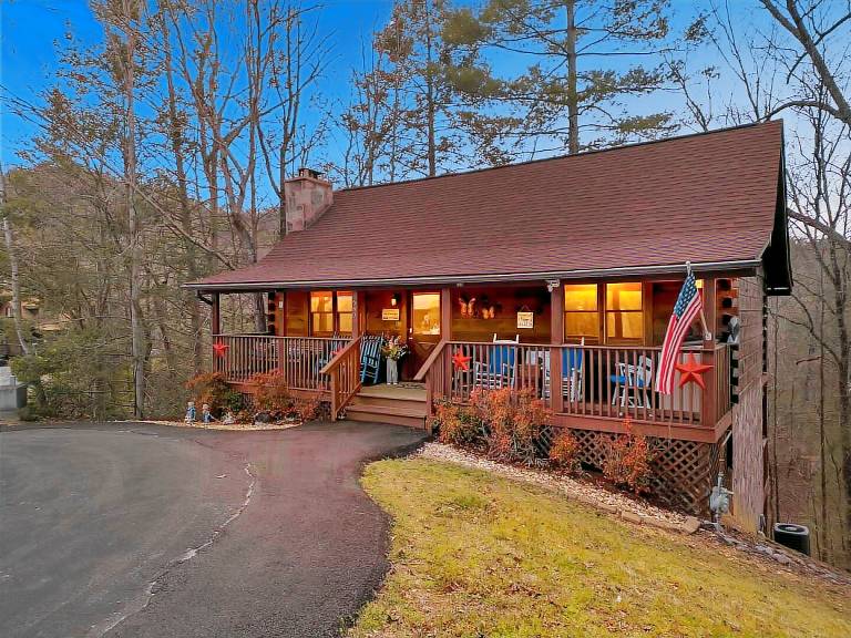 Cabin with private pool in Pigeon Forge, TN