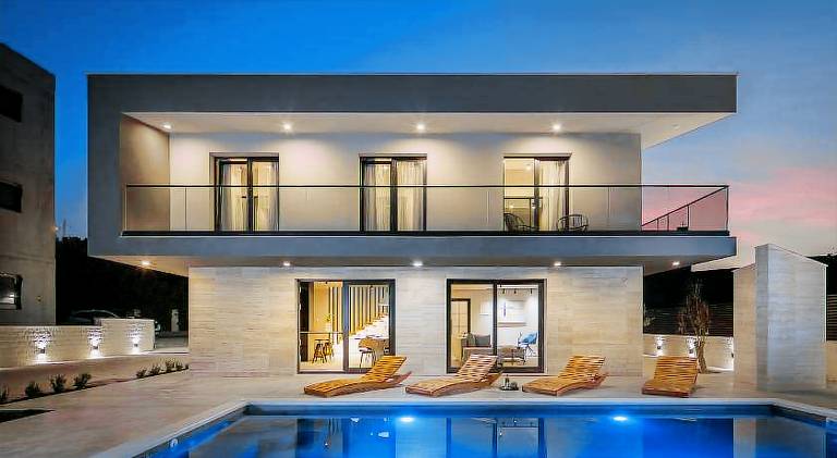Beachfront Villa Tota with Pool in Okrug