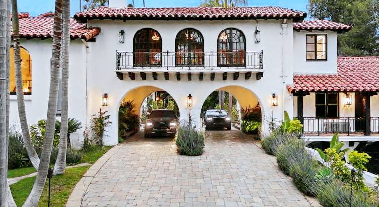 House with jacuzzi & pool — photo 3
