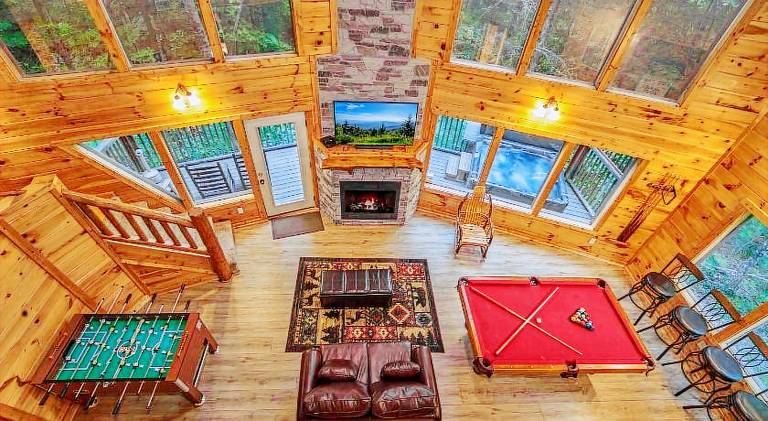 Vacation home with jacuzzi in Gatlinburg, TN