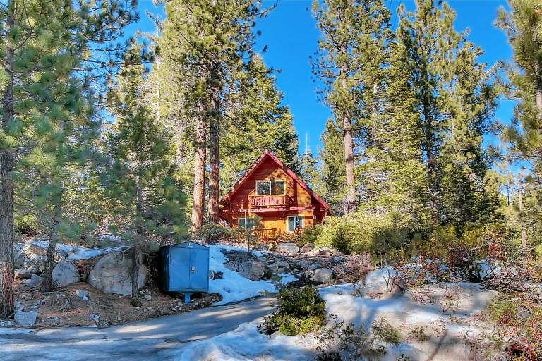 10 Dreamy Cabins To Rent In Lake Tahoe For Your Next Group Getaway   43747ec08888adcf4d97bbb475 