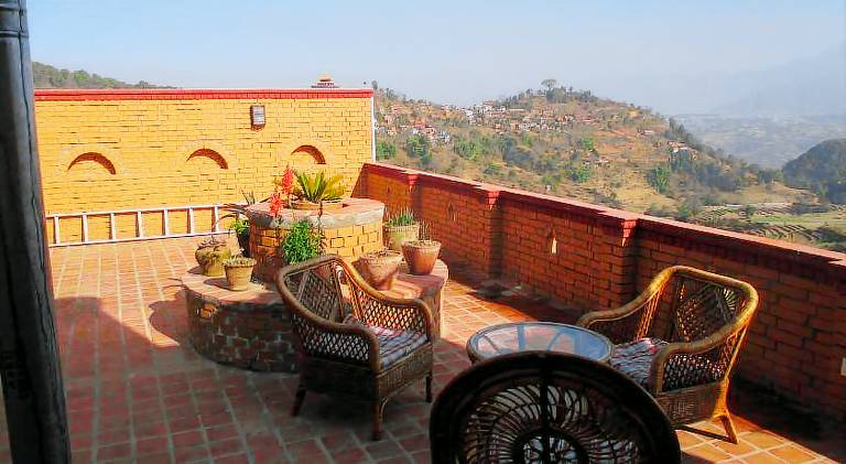 Serviced apartment with terrace & yard — photo 3