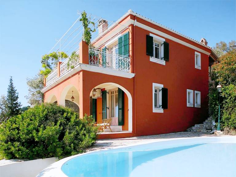 House with yard, patio & private pool — photo 2