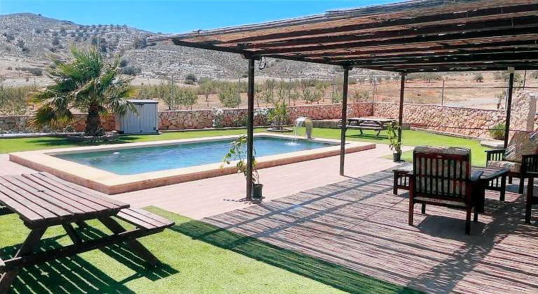 Vacation home with terrace, private pool & barbeque — photo 5