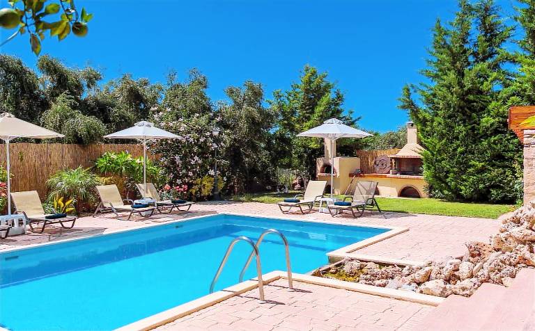 Fully equipped villa with pool, BBQ & jacuzzi | Perfect for remote work | Dogs allowed in Rethymno