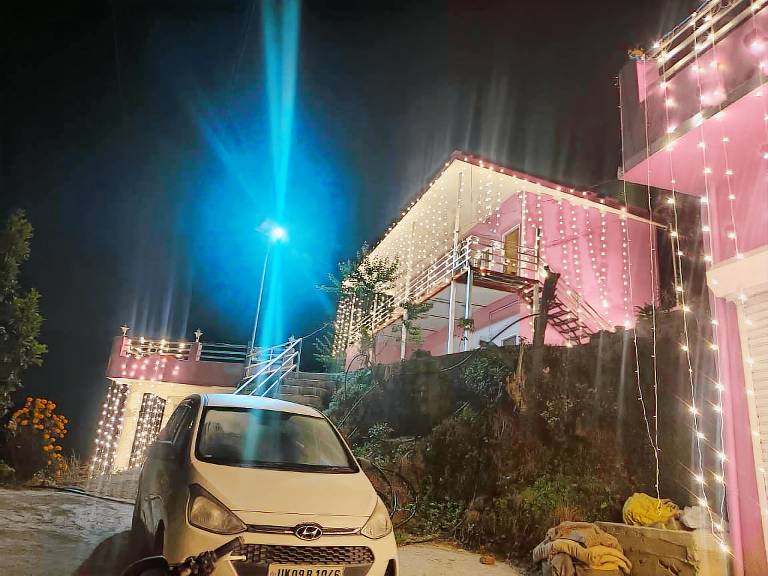 Vacation home with pool, patio & yard | Water view | Pets allowed in Tehri