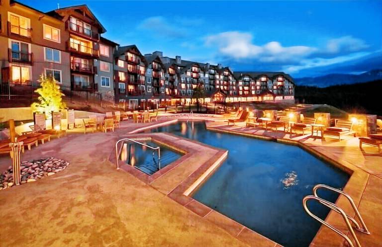 Condo  Roslyn