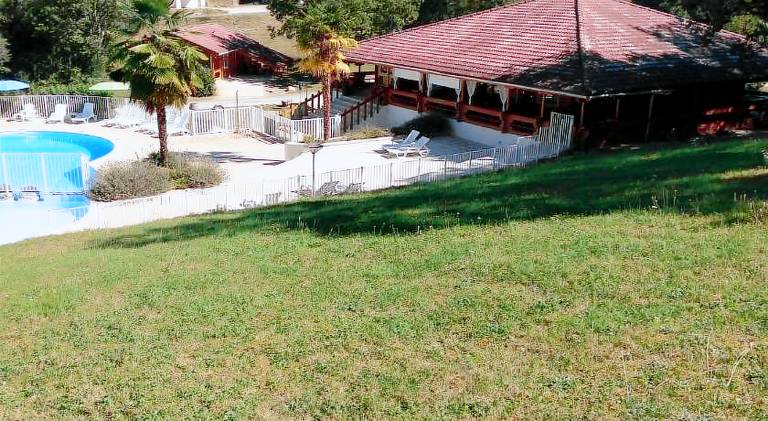 Chalet with pool — photo 5