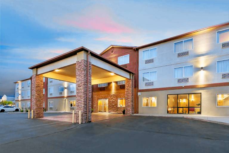 Best Western Plus The Four Corners Inn in Farmington, NM