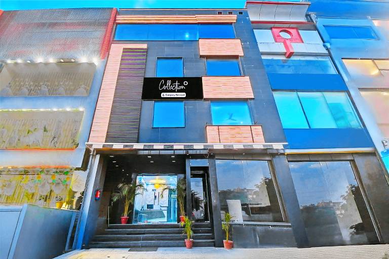 Collection O Amrapali Circle