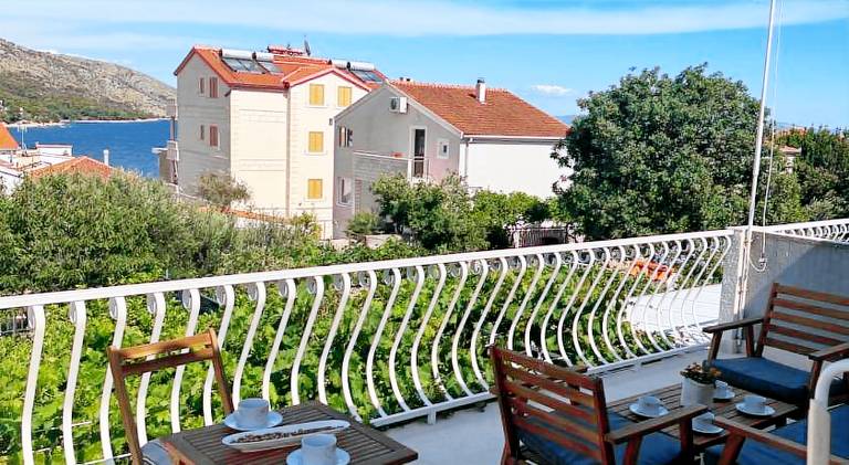 Charming vacation home with pool | Pets allowed — photo 2