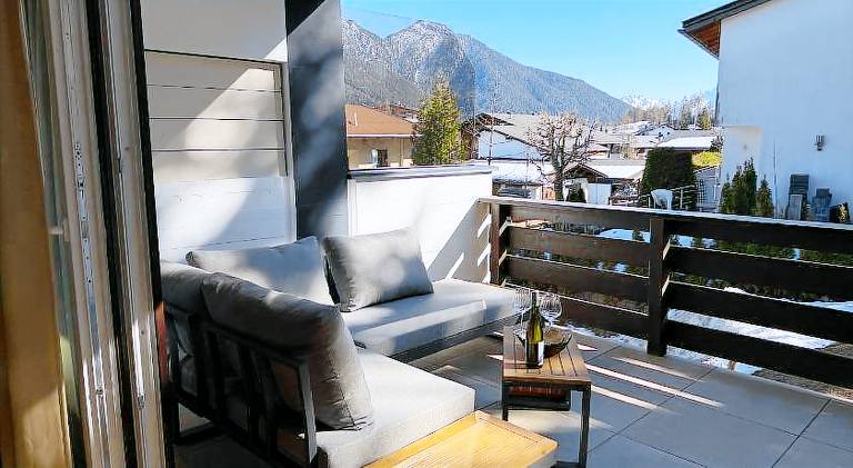 Rental apartment with patio & yard — photo 5