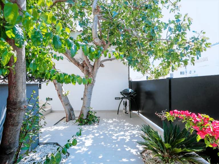 Fully equipped charming vacation home with terrace, private pool & garden | Nature view | Dogs allowed — photo 2