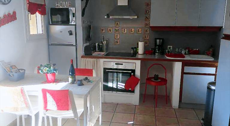 Fully equipped holiday apartment with barbeque, yard & patio | Pets are welcome — photo 2