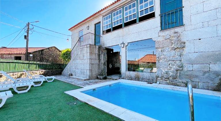 Villa with terrace, private pool & BBQ | Perfect for remote work in Braga