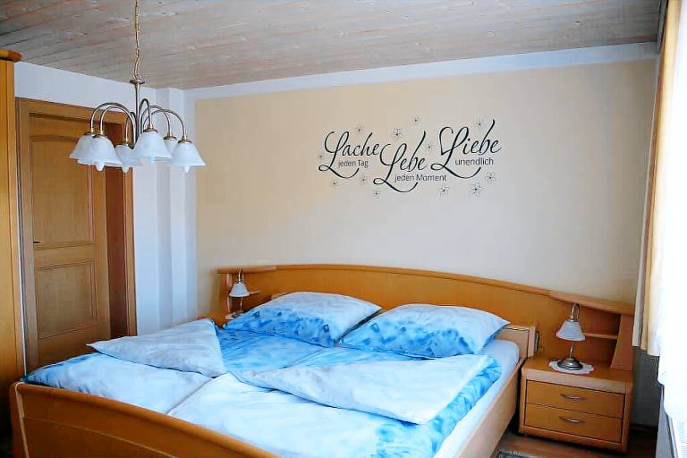 Ferienwohnung mit gro&szlig;em Garten und Terrasse