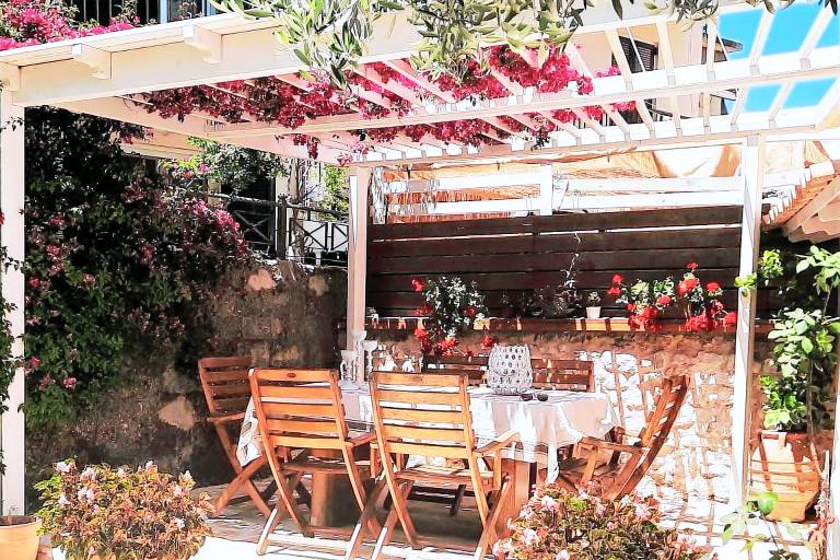 Thomais House – Spacious Family Home with Private Garden Near Corfu Old Town & Beach — photo 5