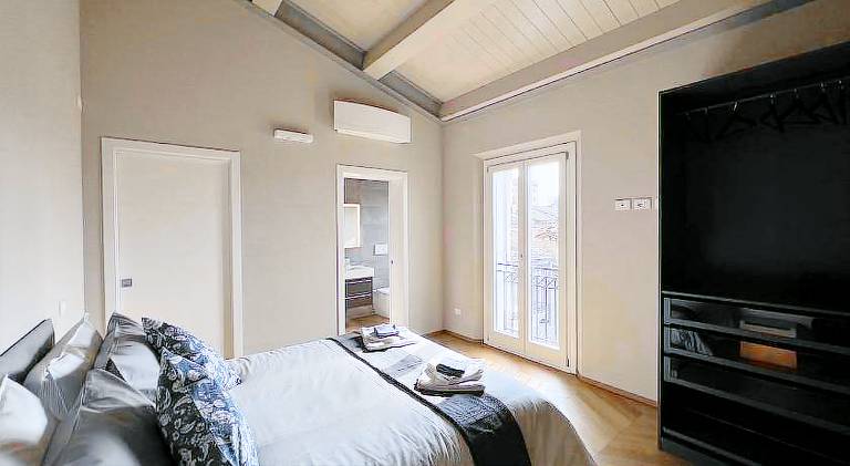 Holiday apartment with patio & hot tub | Perfect for remote work | Pets allowed — photo 2