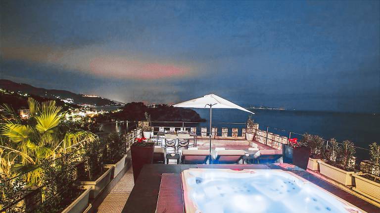 Villa with jacuzzi, patio & BBQ | Panoramic view — photo 5