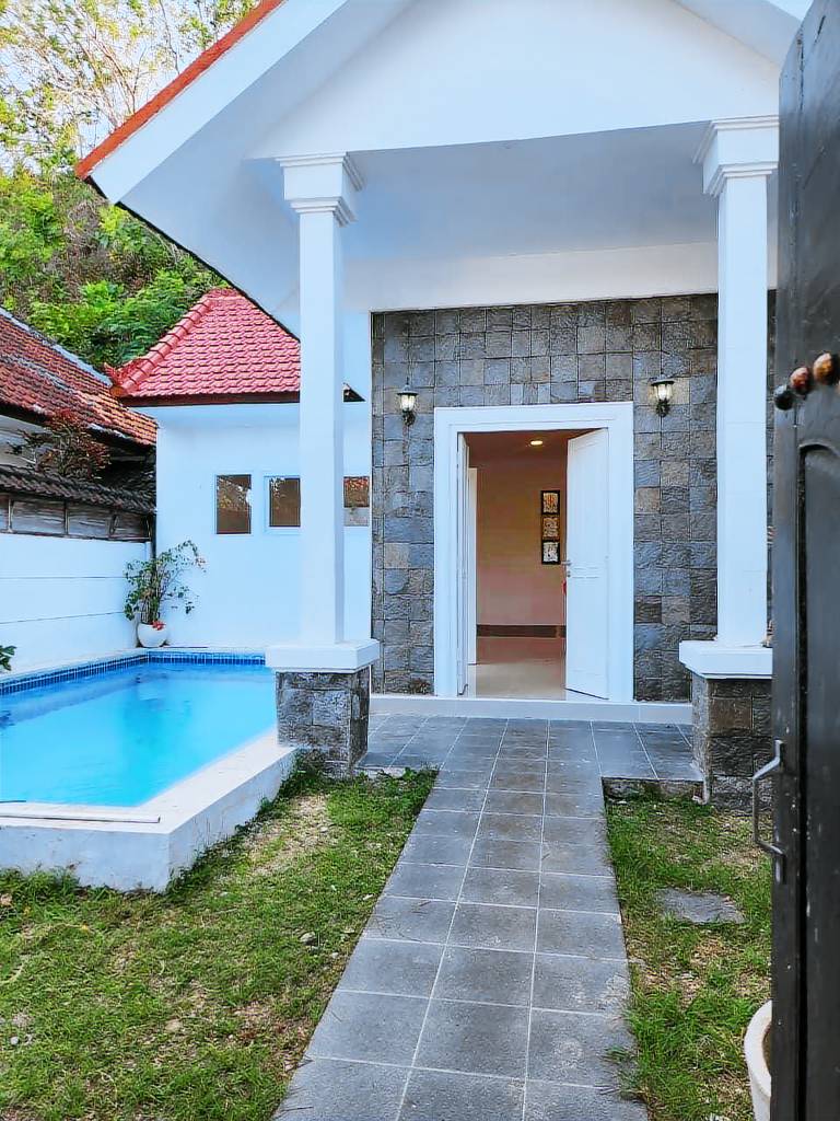 Vacation home with pool, terrace & yard | Good for workation — photo 3