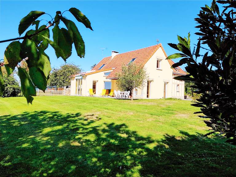 Villa with terrace, yard & barbeque — photo 2