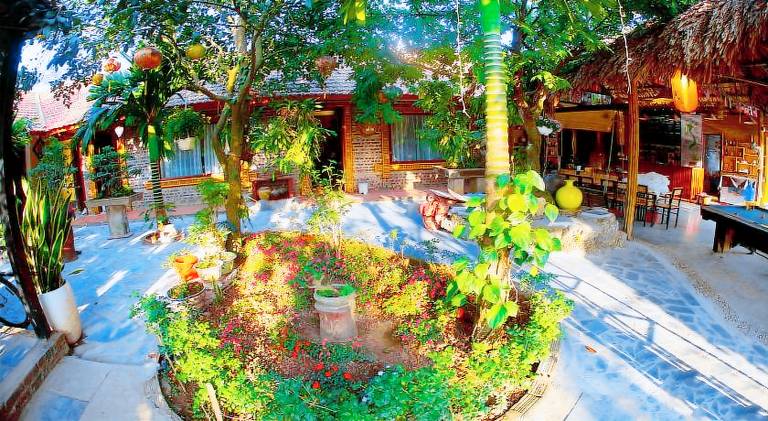 Charming serviced apartment with pool, yard & terrace | Pet-friendly — photo 3