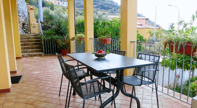 Holiday apartment with terrace, yard & barbecue — photo 3
