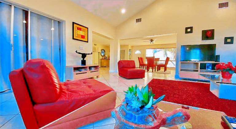 Ample vacation home with pool | Pets allowed — photo 3