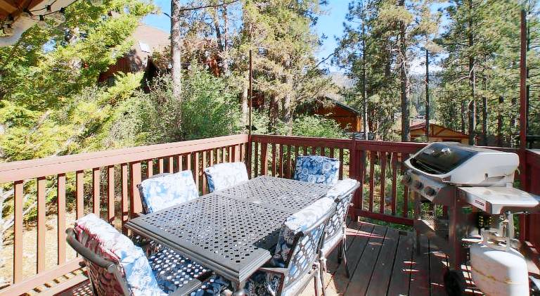 Vacation home with barbeque & patio — photo 5