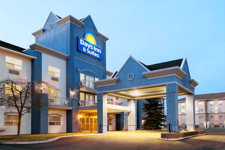 Days Inn & Suites by Wyndham Brooks