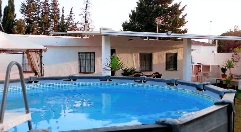 Vacation home with terrace, barbecue & private pool — photo 5