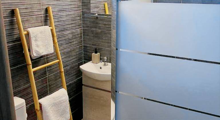 Beautiful rental apartment with yard, grill & patio | Dogs allowed — photo 2