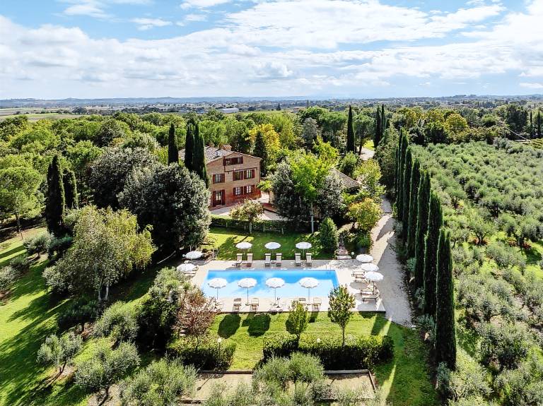 Family-oriented villa with garden, private pool & barbecue | Garden view | Pets are welcome — photo 2