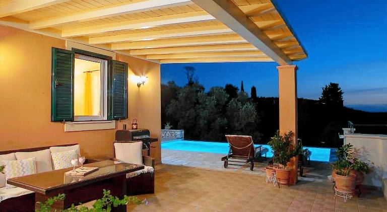 Villa with patio, barbeque & pool — photo 3