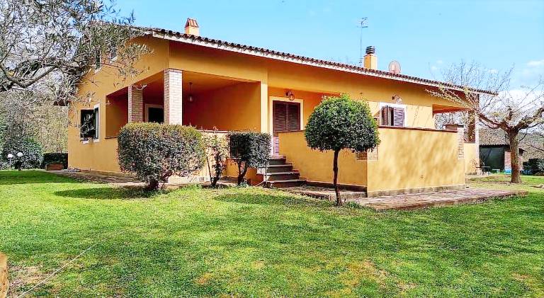 Vacation home with pool, terrace & garden | Good for workation in Bolsena