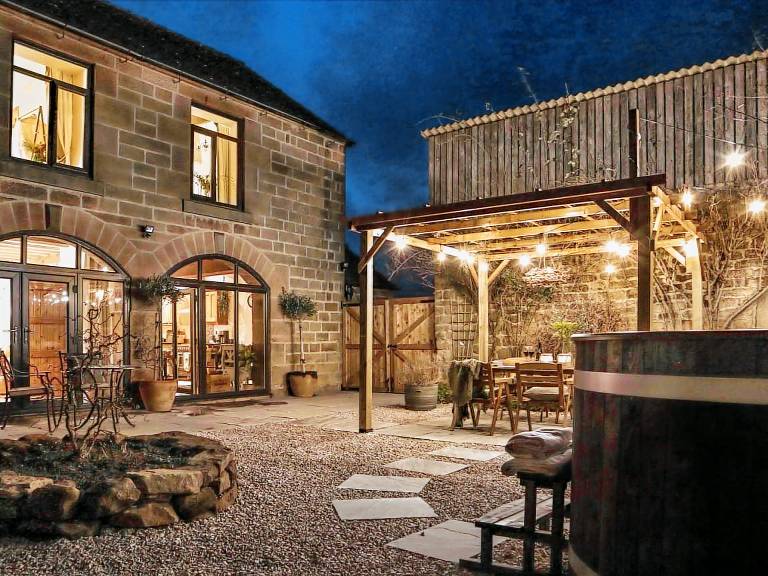 Cottage with hot tub & yard | Pet-friendly — photo 5